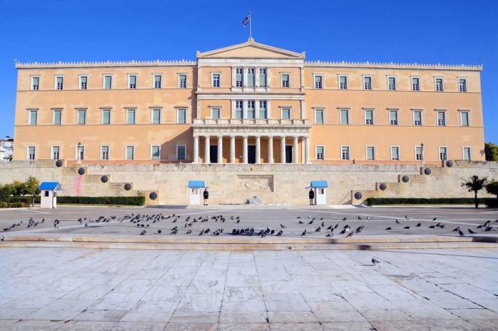 Θανατηφόρο τροχαίο τα ξημερώματα μπροστά στον Άγνωστο Στρατιώτη