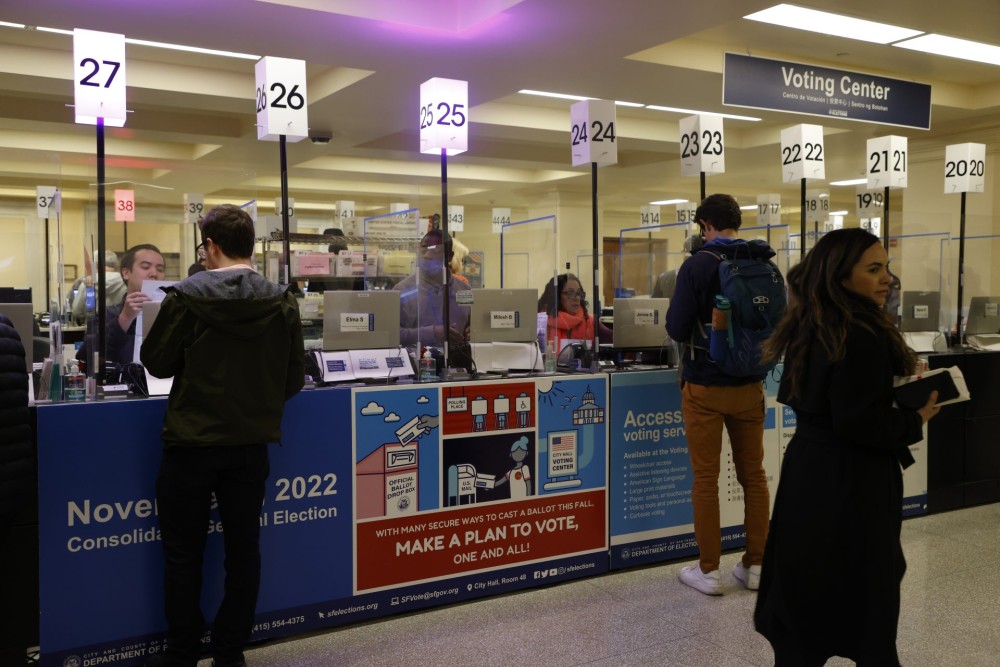 Ενδιάμεσες εκλογές ΗΠΑ: Τα βλέμματα στραμμένα σε Αριζόνα και Νεβάδα