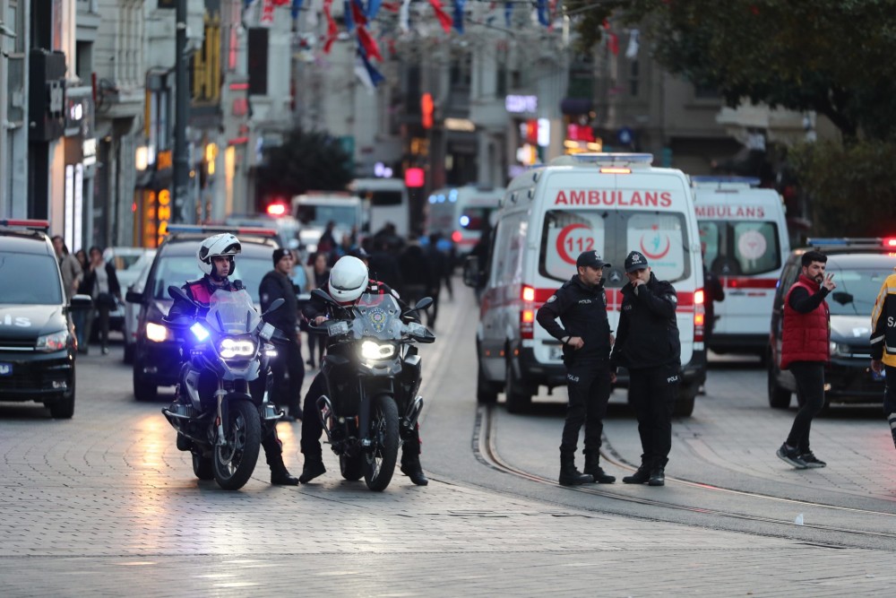 Η στιγμή της σύλληψης της γυναίκας που κατηγορείται για τη βομβιστική επίθεση στην Κωνσταντινούπολη &#8211; Βίντεο