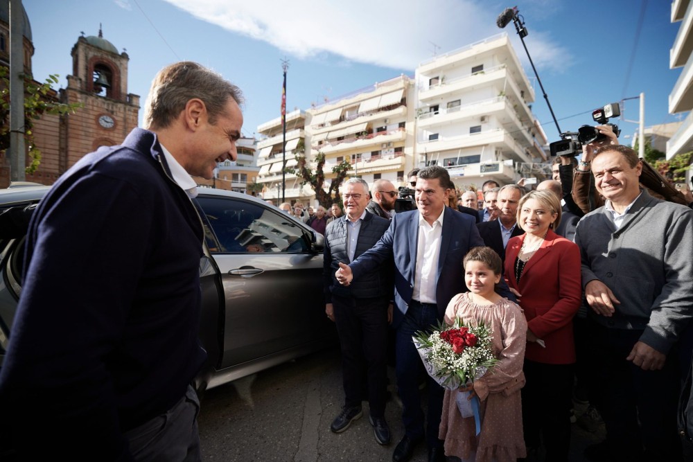 Θερμή υποδοχή Μητσοτάκη στο Αίγιο