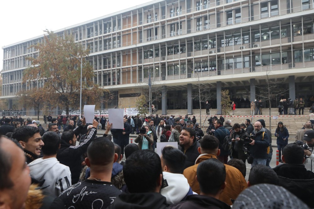 Πυροβολισμός 16χρονου: Υπό δρακόντεια μέτρα ασφαλείας στον Ανακριτή ο αστυνομικός