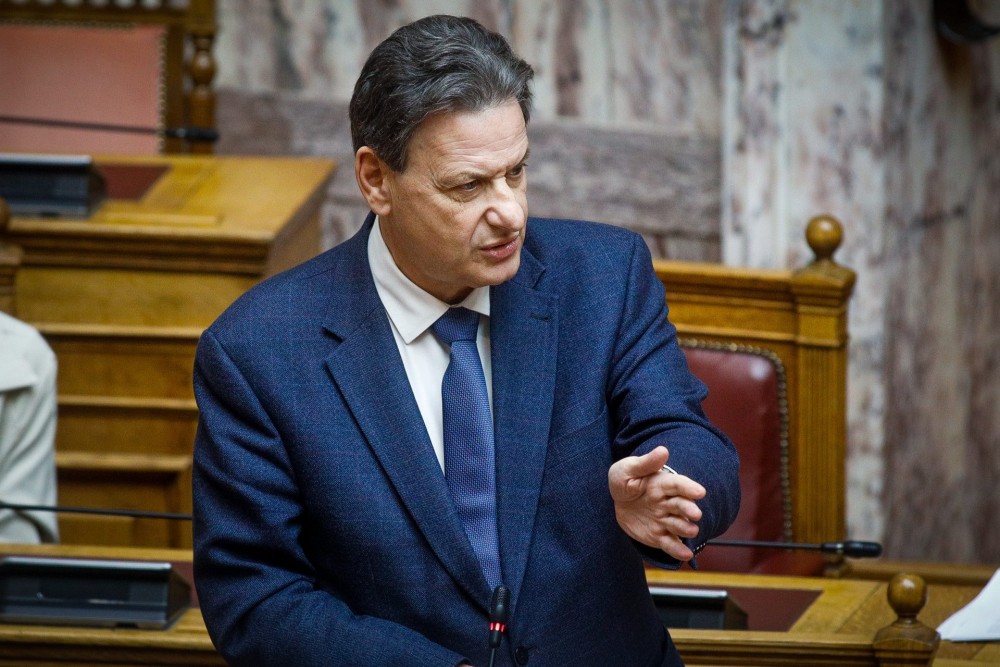 Πληρωμένη απάντηση Σκυλακάκη στον Καραθανασόπουλο: Είμαι ένα συμπαθές τετράποδο που κλωτσάει όταν το ενοχλούν