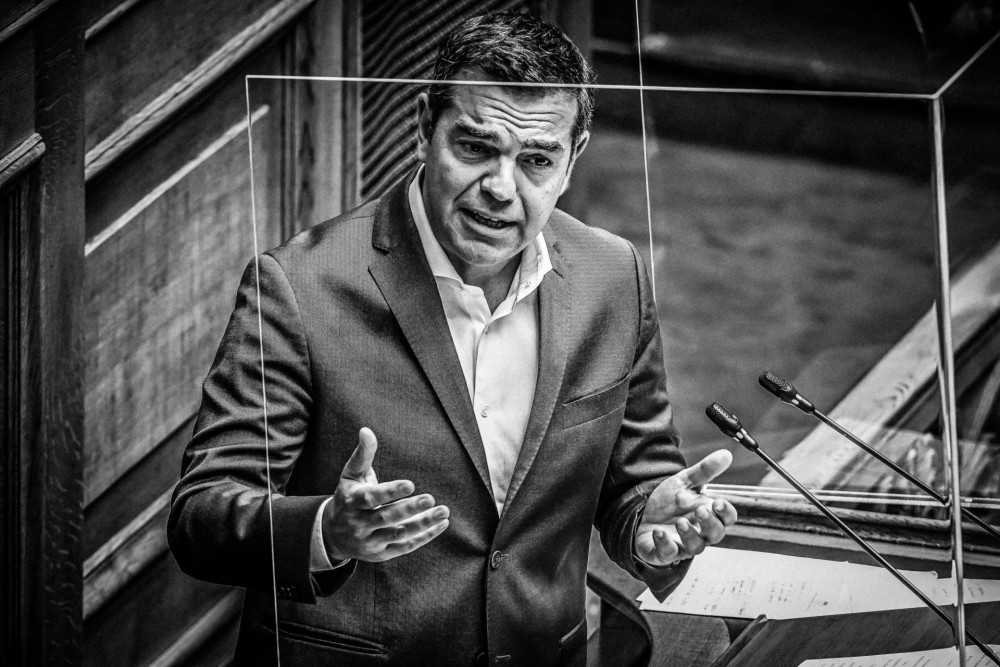 Απελπισμένος ο Τσίπρας καλεί τους βουλευτές της ΝΔ να «ρίξουν εν πλω» τον Μητσοτάκη