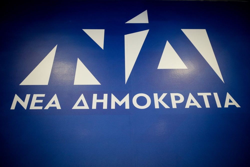 ΝΔ: Ο λαλίστατος Τσίπρας συνεχίζει την αφωνία του για τις σακούλες με τα μαύρα χρήματα