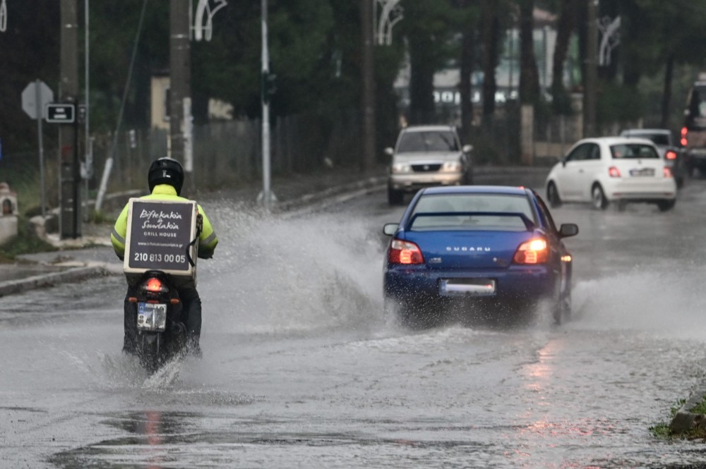 «Αγριεύει» ο καιρός: Πυκνό χιόνι σε πόλεις, έντονες βροχές, κεραυνοί και χαλάζι