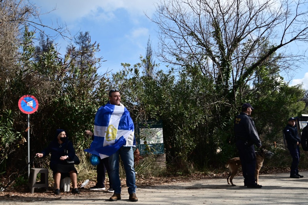 Κηδεία τέως βασιλιά: Κόσμος προσέρχεται στο Τατόι για την ταφή