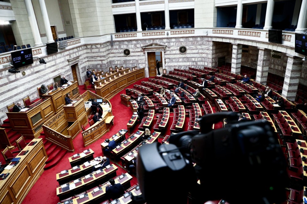 Live η συζήτηση στη Βουλή επί της πρότασης δυσπιστίας