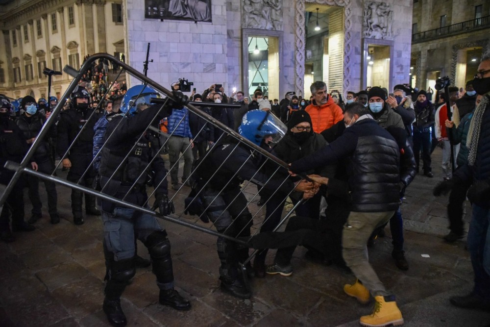 Ισπανία: Την παραίτηση του πρωθυπουργού ζητούν διαδηλωτές στη Μαδρίτη   