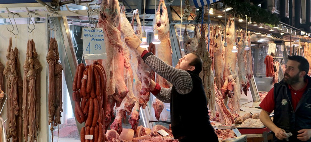 Πάσχα με κοτόπουλο και χοιρινό: Τέλος τα αμνοερίφια