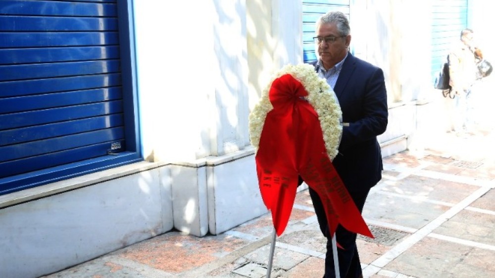 Τσίπρας και Κουτσούμπας κατέθεσαν στεφάνια στη Marfin