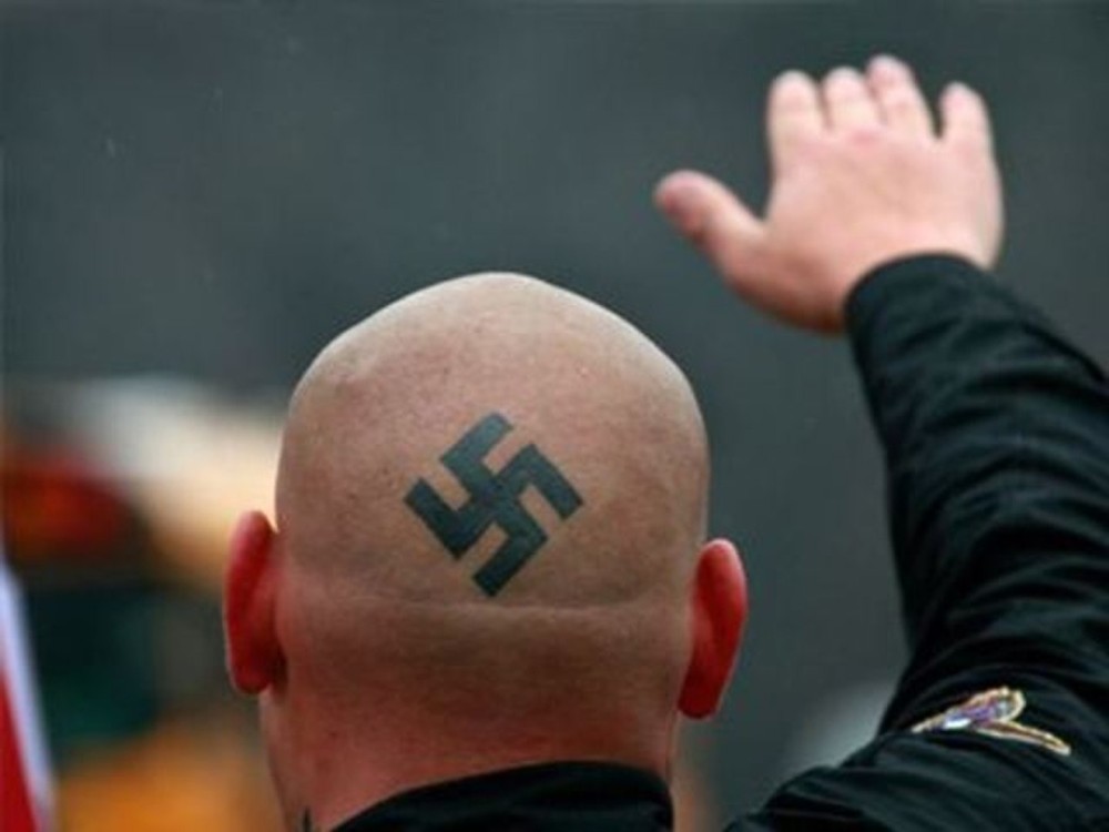 AfD: Διέγραψε τον επικεφαλής στο Βρανδεμβούργο Α. Κάλμπιτς, για συμμετοχή σε ακροδεξιές νεοναζιστικές οργανώσεις