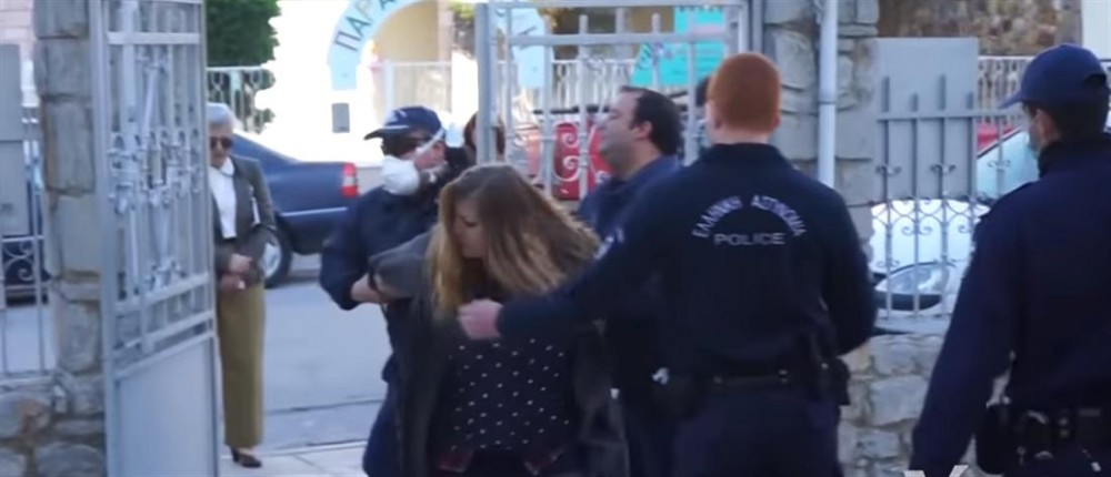 Χίος: Χειροπέδες σε πιστή που εισέβαλε σε ναό