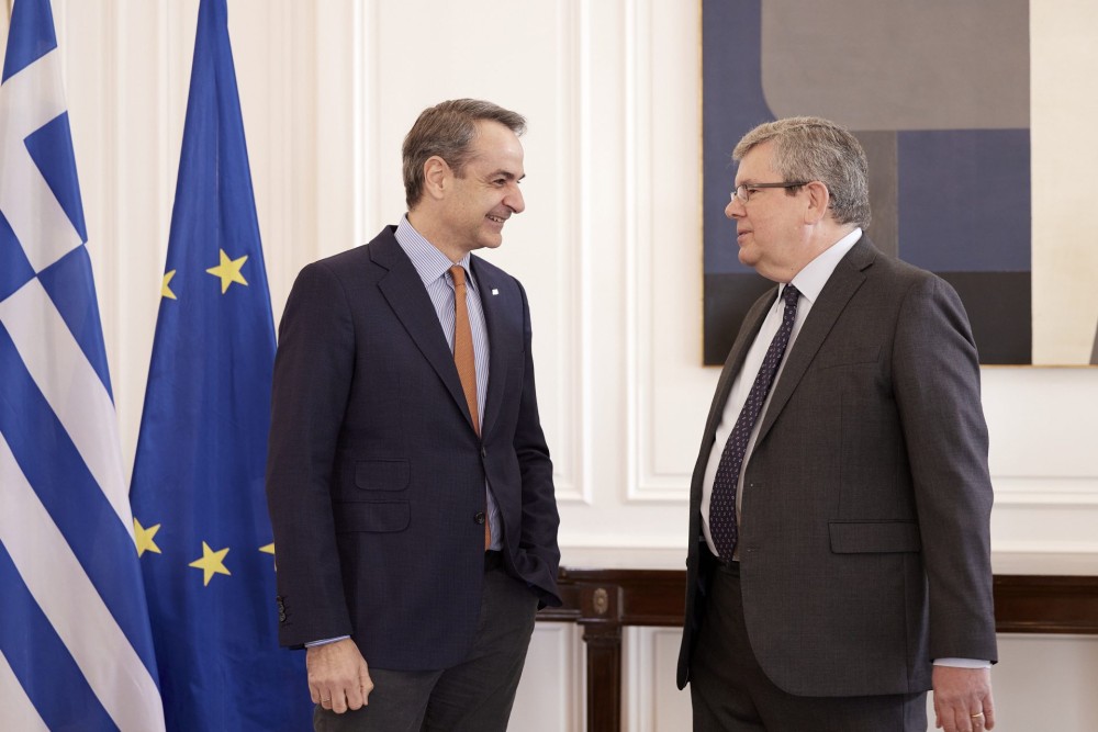Τιμητική πολιτογράφηση του καθηγητή Κέβιν Φέδερστοουν παρουσία του Κυριάκου Μητσοτάκη