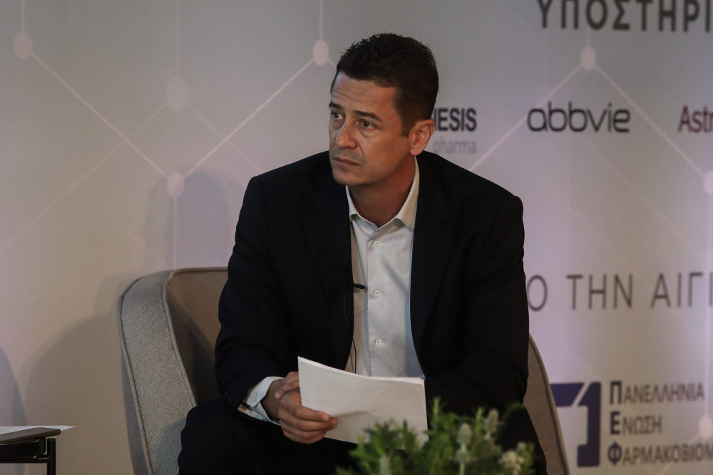 Σρόιτερ για Πολάκη: «Γλύφτης και τσάμπα μάγκας» – Ήθελε να με εξαφανίσει αλλά «στάζει μέλι» στις ευχές