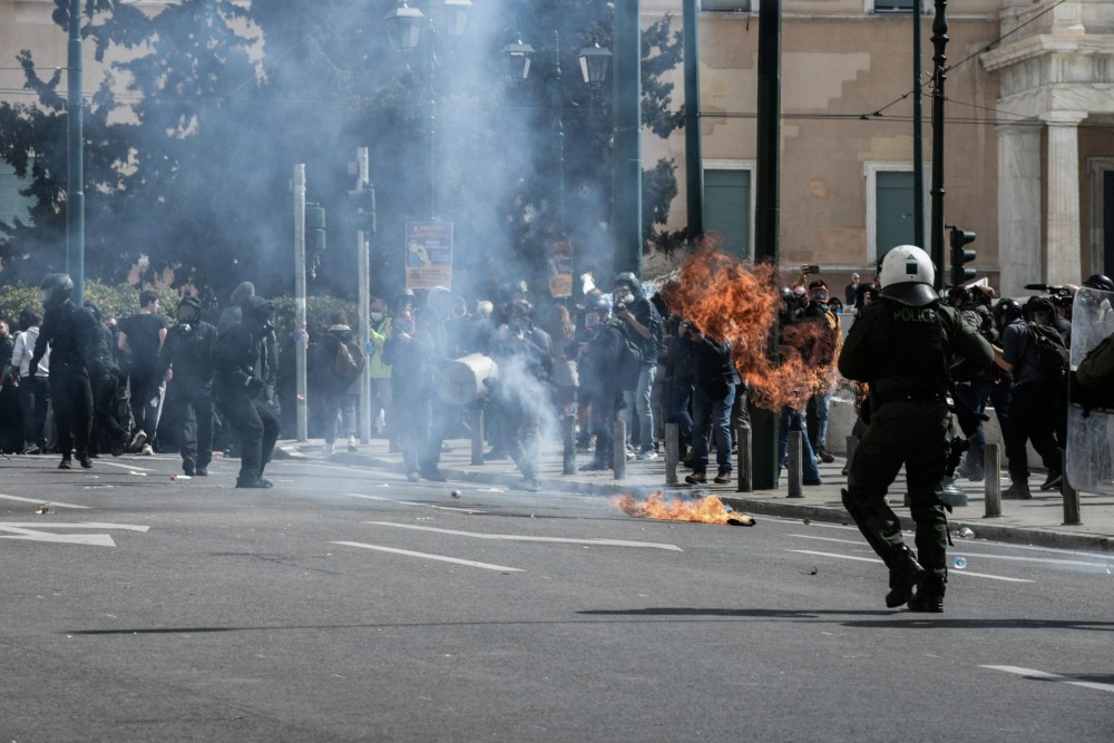 Προσοχή, οι αντισυστημικές ορδές καραδοκούν