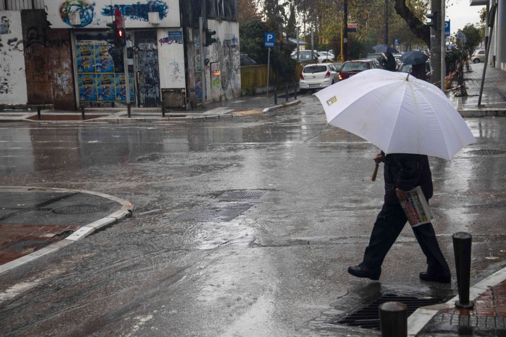 Aλλάζει ο καιρός: Βροχές, καταιγίδες, χιόνια και πτώση της θερμοκρασίας