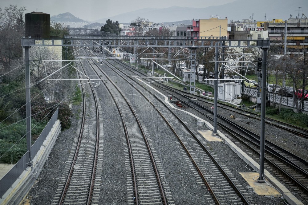 «Λάρισα ακούει; Πάω καλά;» – Νέες αποκαλυπτικές συνομιλίες του μηχανοδηγού με τον σταθμάρχη