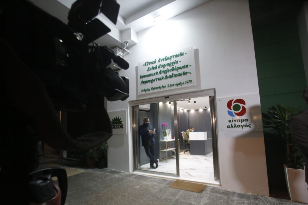 Η αδιέξοδη στρατηγική του ΠΑΣΟΚ – Άνοιξαν γραφεία, ψάχνουν ψηφοφόρους
