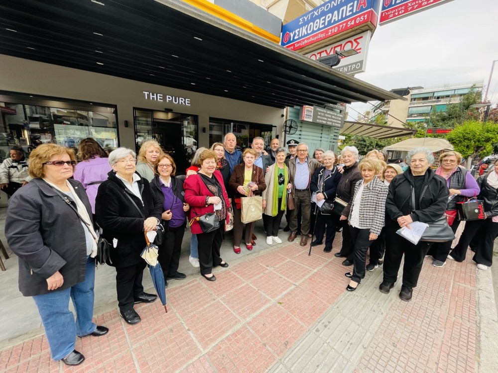 Γιαγιάδες και παππούδες μοίρασαν φυλλάδια, για την οδική ασφάλεια, σε νεαρούς οδηγούς