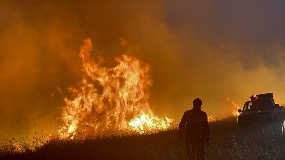 Πολλαπλά πύρινα μέτωπα σε Ρόδο, Κάρυστο, Αιγιαλεία, Αργολίδα, Βοιωτία και Μαγνησία