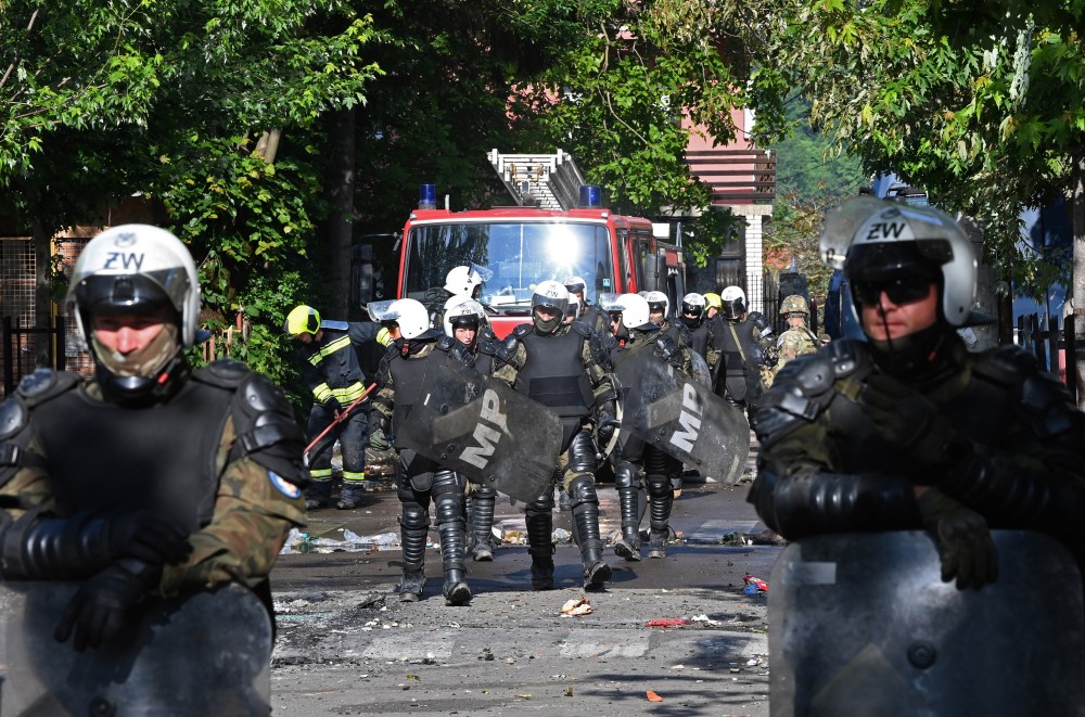 Κόσοβο: επί ποδός στρατιώτες του ΝΑΤΟ - Φρουρούν κτήριο σε πόλη Σέρβων