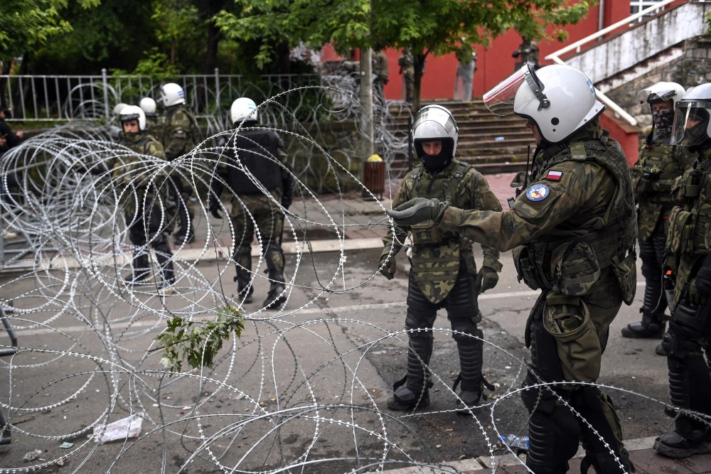 Τεταμένο το κλίμα στο Κόσοβο -  Μακρόν: Λάθος οι εκλογές