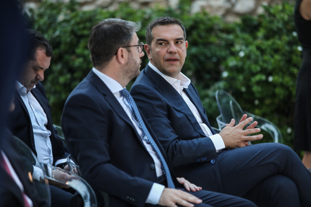 Ο θυμωμένος Ανδρουλάκης, ο ανήσυχος Τσίπρας και το κόμμα Καρυστιανού