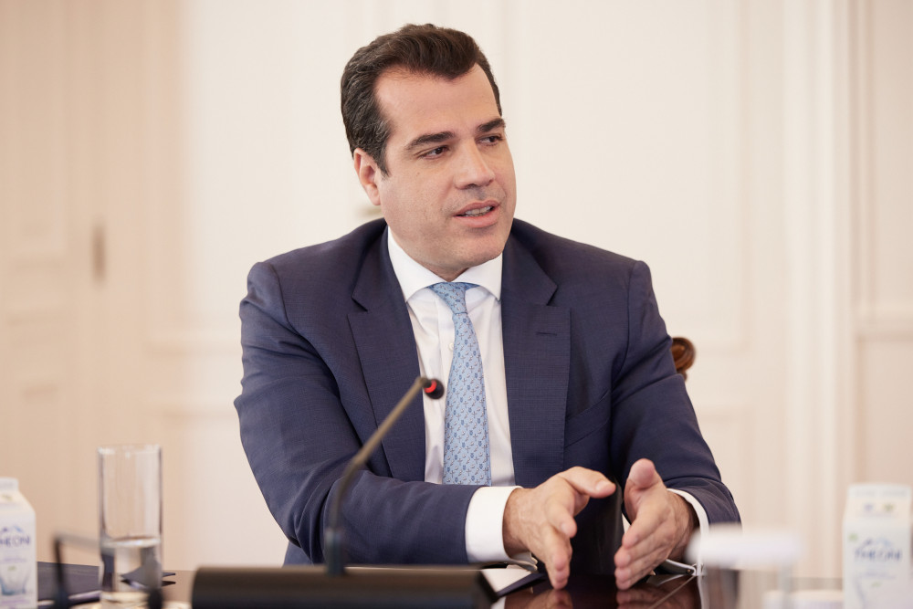 Golden Visa: νέο πλαίσιο για επενδυτές τρίτων χωρών - Πλεύρης: «Διασφαλίζουμε περισσότερες επενδύσεις»