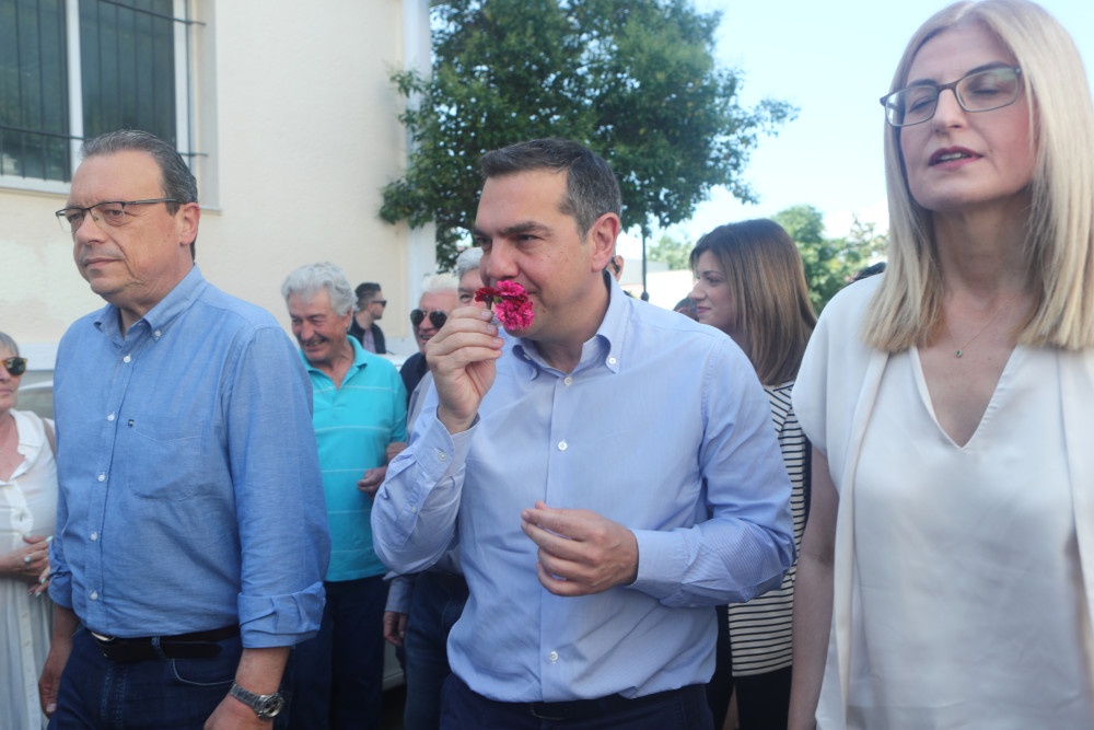 Ο Τσίπρας, ο μετανιωμένος Αλαβάνος και η «συγγνώμη» του Βαξεβάνη