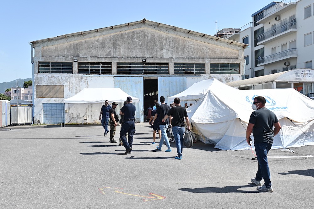 Ναυάγιο - Πύλος: ύποπτοι ως διακινητές 8 διασωθέντες - Ο καπετάνιος ένας από αυτούς