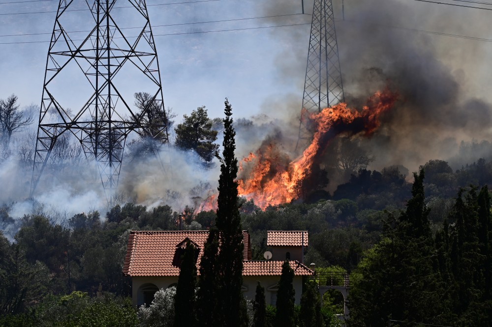 Έκτακτη διυπουργική σύσκεψη για τις φωτιές σε Κουβαρά, Λουτράκι και Βοιωτία