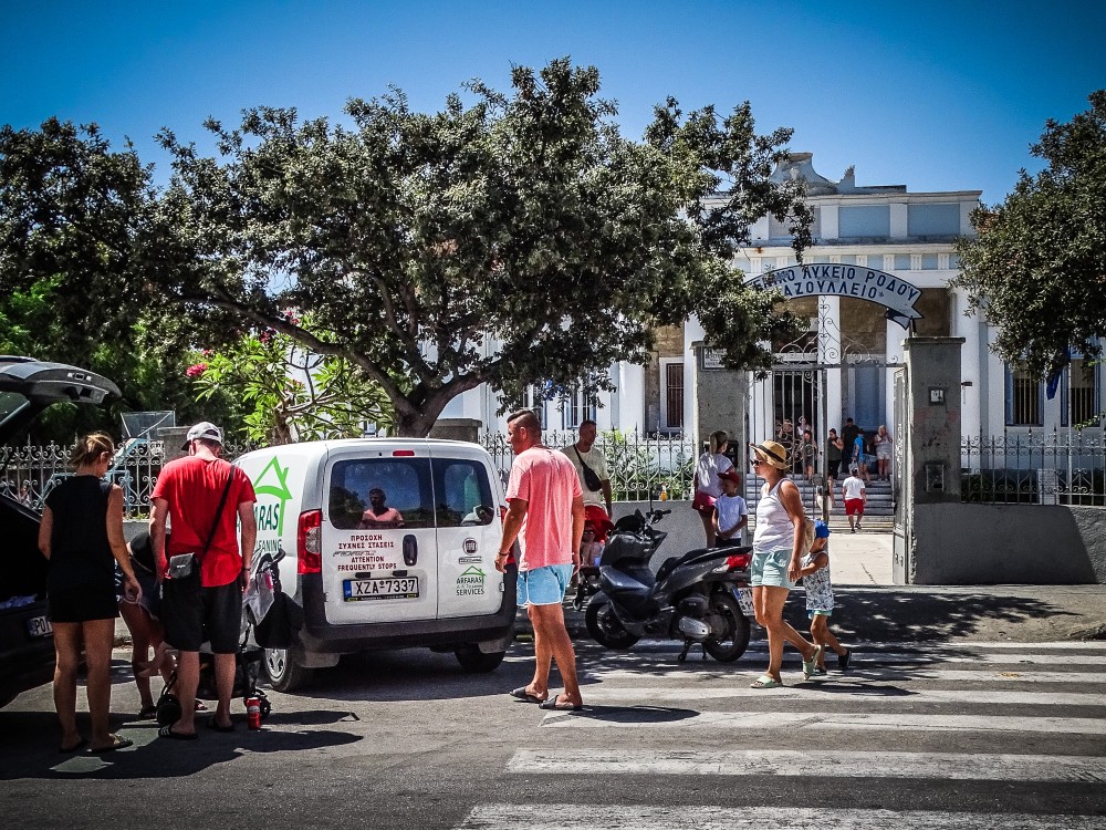 Πρώτα το ζην και μετά το... αμπελοφιλοσοφείν