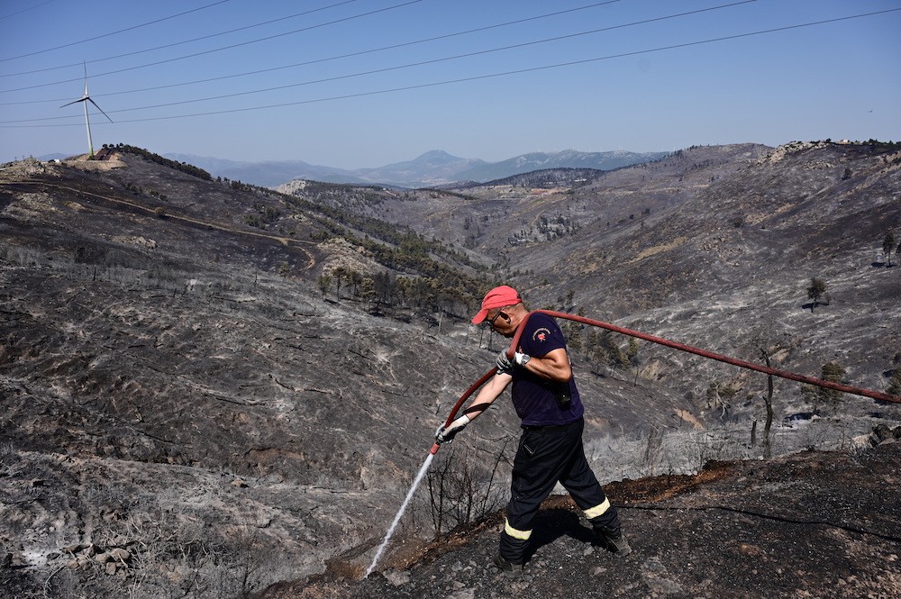 Φωτιές: μήνυμα του 112 για εκκένωση της Οινόης