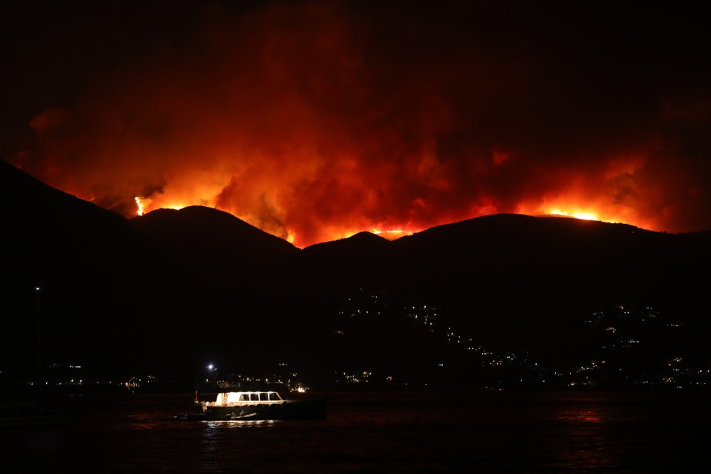 Συνελήφθησαν 13 επιβαίνοντες της θαλαμηγού στην Ύδρα - Κατασχέθηκε το σκάφος