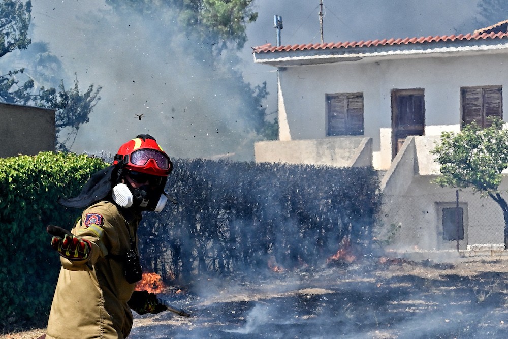 Υπουργείο Κλιματικής Κρίσης και Πολιτικής Προστασίας: μέτρα για τη φιλοξενία πυρόπληκτων σε ξενοδοχεία