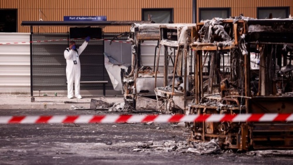 Γαλλία: Η κυβέρνηση κατεβάζει τεθωρακισμένα στους δρόμους