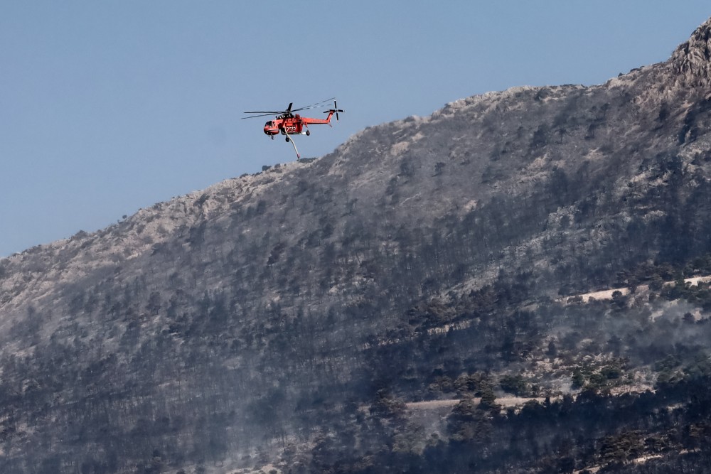 Μεγάλη φωτιά στον Άγιο Νικήτα Λευκάδας - Ήχησε το 112