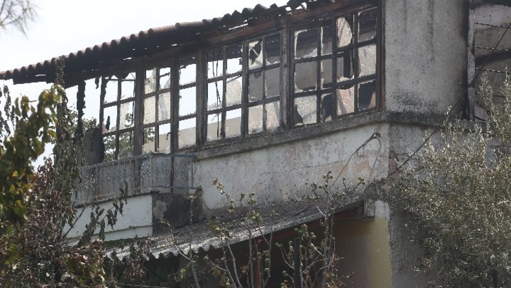 Στις φλόγες η Μονή Οσίου Λουκά