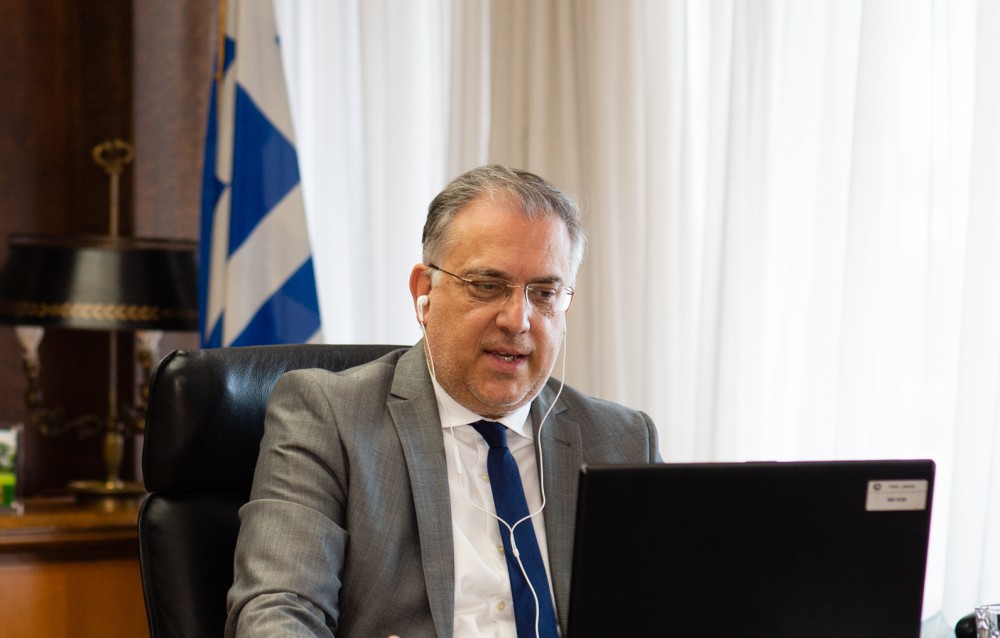Θεοδωρικάκος: Να προσαρμοσθούν οι Δήμοι στις ρυθμίσεις για επέκταση των τραπεζοκαθισμάτων
