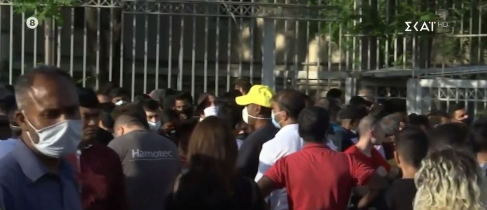 Κορωνοϊός: Βραδυφλεγής βόμβα οι ουρές στην Υπηρεσία Ασύλου
