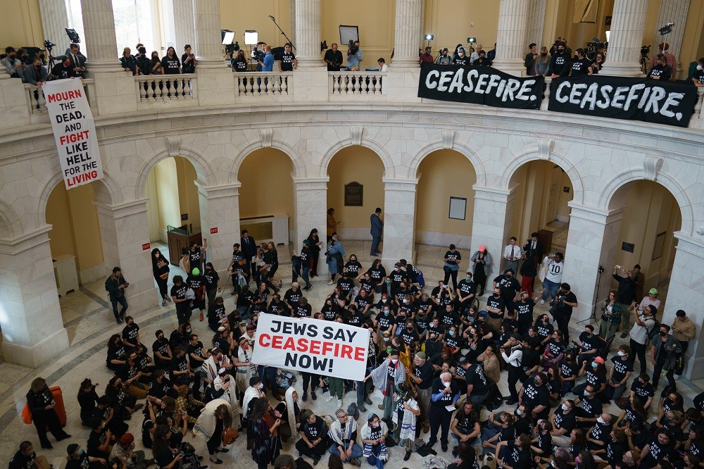 ΗΠΑ: 400 συλλήψεις Αμερικανοεβραίων μέσα στο Καπιτώλιο - Ζητούσαν καταύπαση πυρός στη Γάζα