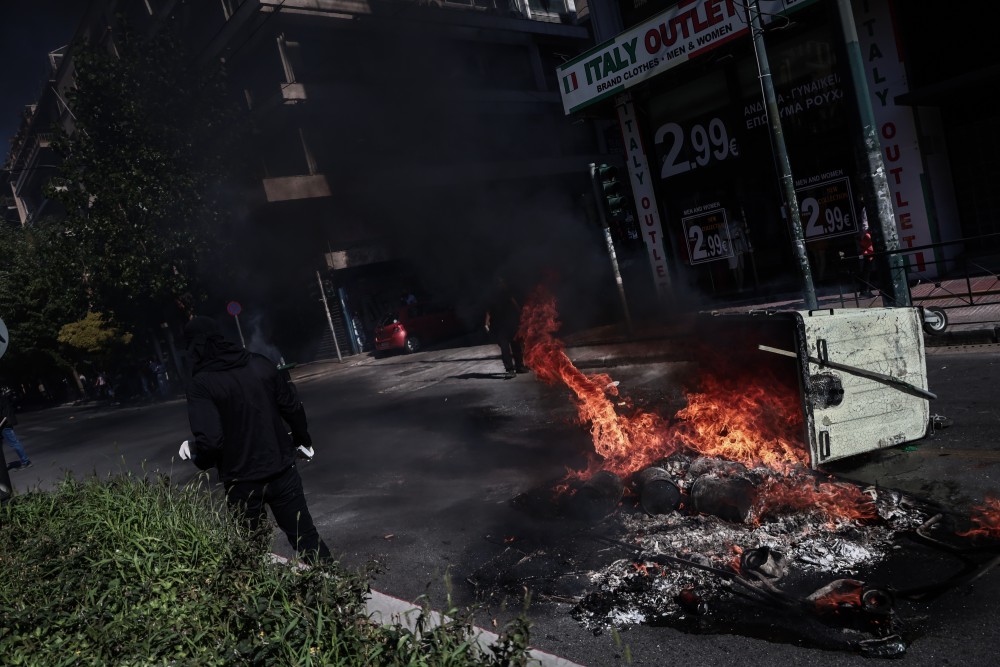 Ένταση έξω από το Οικονομικό Πανεπιστήμιο - Κλειστή η Πατησίων