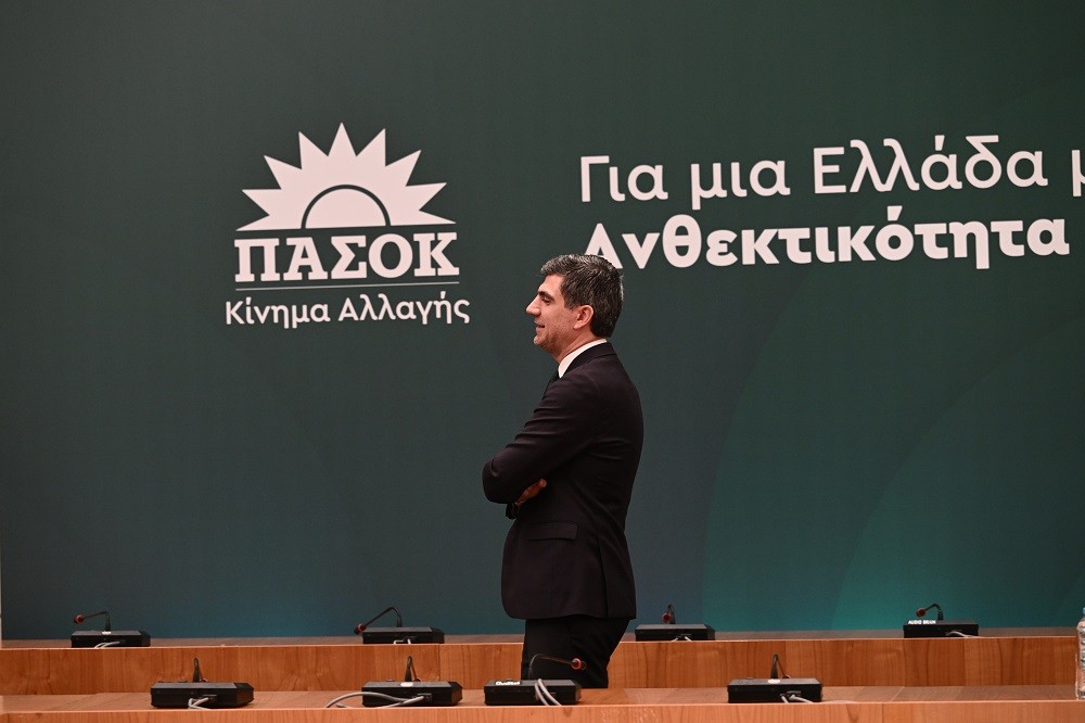 Απάντηση Γλαβίνα στους χαρακτηρισμούς Τσίπρα για το ΠΑΣΟΚ: Επιβεβαιώνει τη διαφορά μας