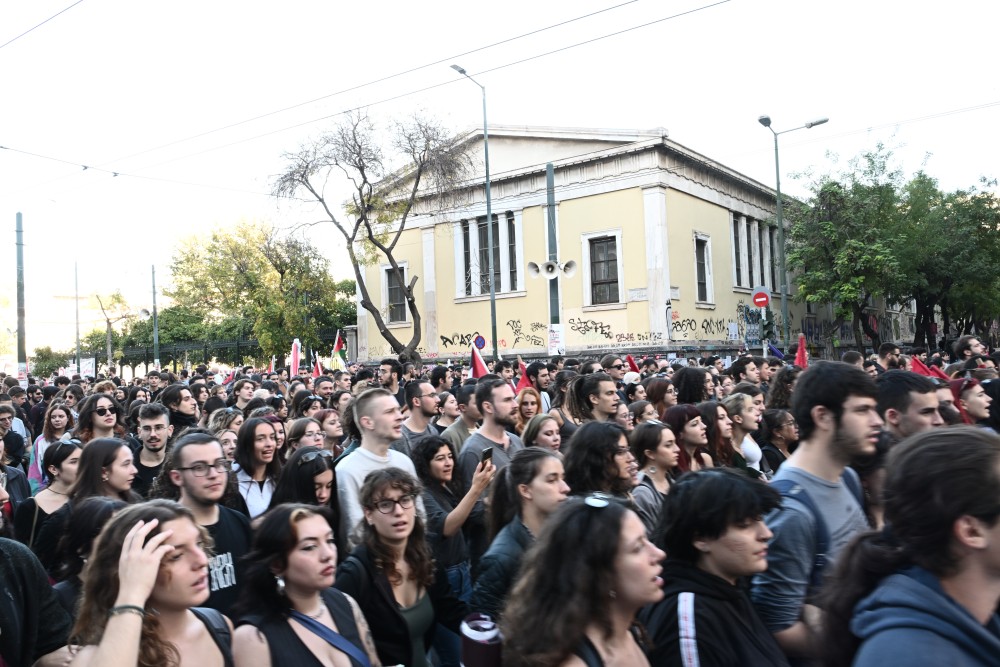 Πολυτεχνείο: σε εξέλιξη η πορεία προς την αμερικανική πρεσβεία