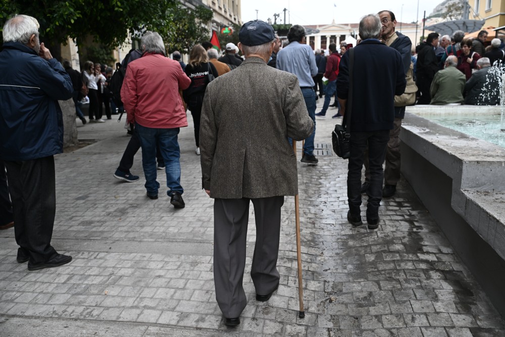 Συντάξεις Μαρτίου 2025: ποιοι δικαιούχοι θα πληρωθούν πρώτοι