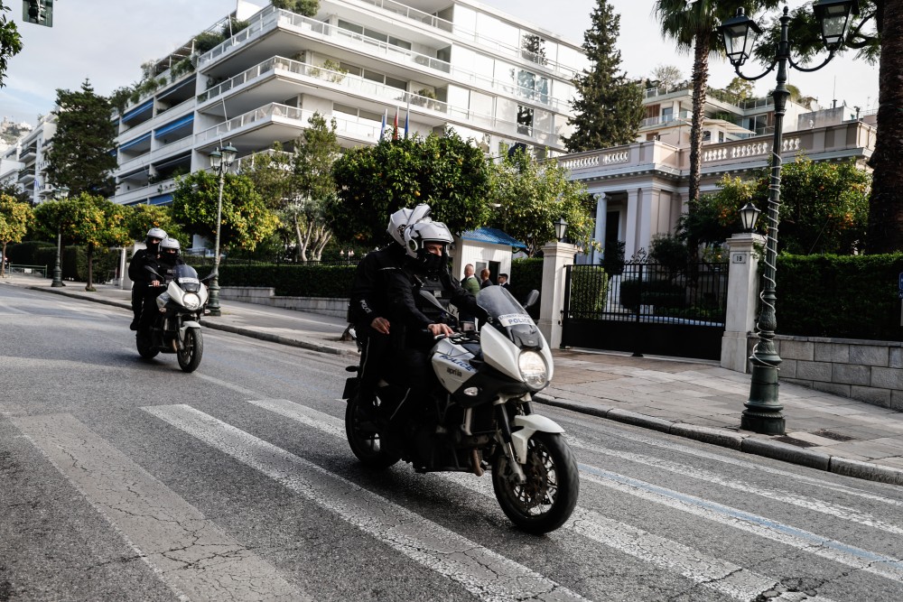 Συναγερμός στο Σύνταγμα για ύποπτη βαλίτσα - Εκτροπές κυκλοφορίας