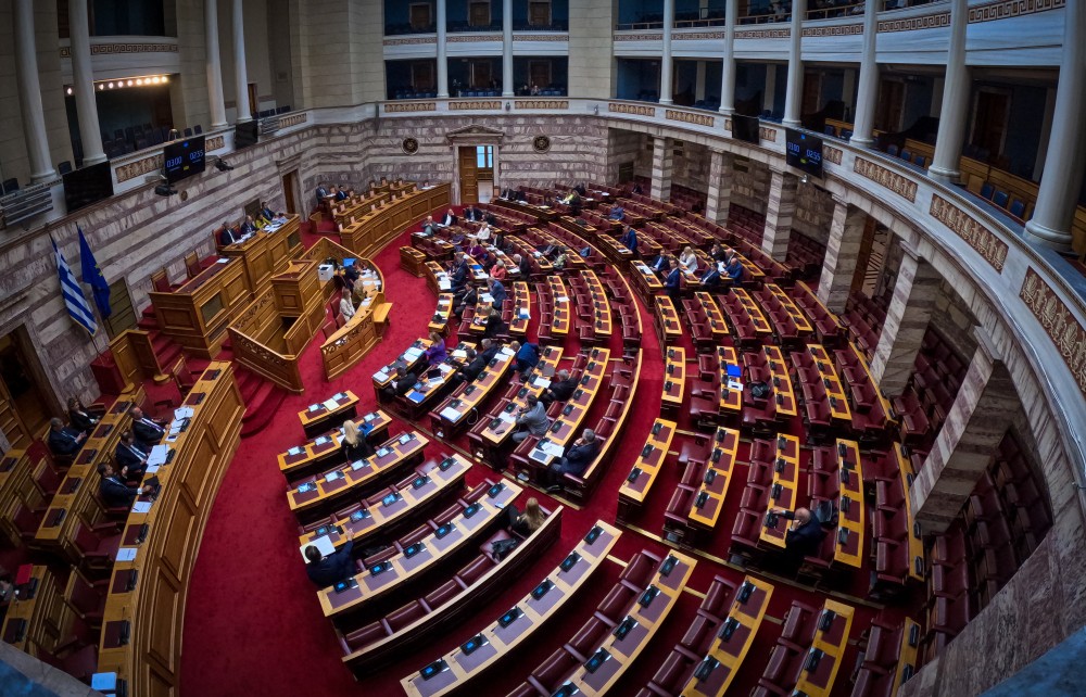 Μάχη στη Βουλή για την… ανταρσία της ΕΛΑΣ και το θέλημα Κυρίου