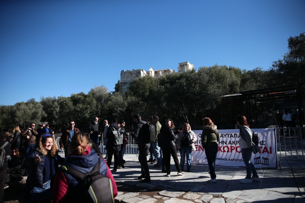 Οι αρχαιοφύλακες έκλεισαν την Ακρόπολη: ... δική τους είναι, ό,τι θέλουν την κάνουν