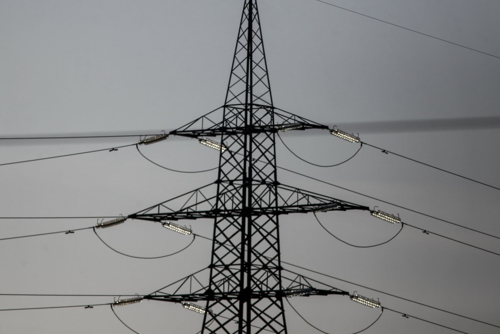 Στην Ελλάδα μία από τις φθηνότερες τιμές ρεύματος στην Ευρώπη χάρη στις ΑΠΕ