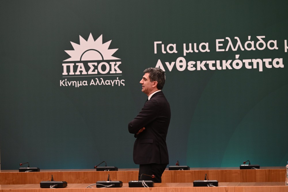 Το ΠΑΣΟΚ καλύπτει Αρβανίτη - Γλαβίνας: «Το έλασσον είναι αν ο Αρβανίτης συνέγραψε το ψήφισμα ή όχι»